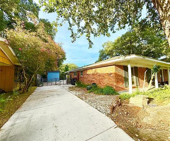 4 bed, 2.5 bath, 2642 sqft, $4,500 — Photo 2