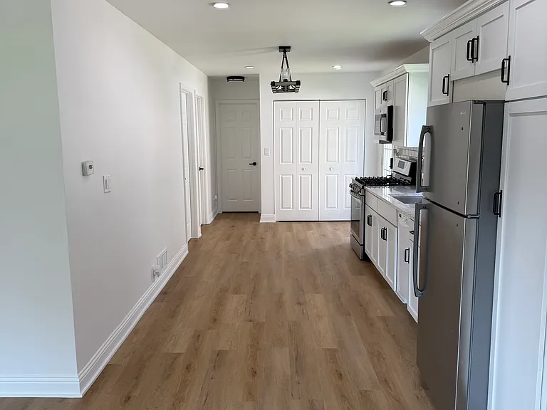 526 Ledochowski St — Photo 8