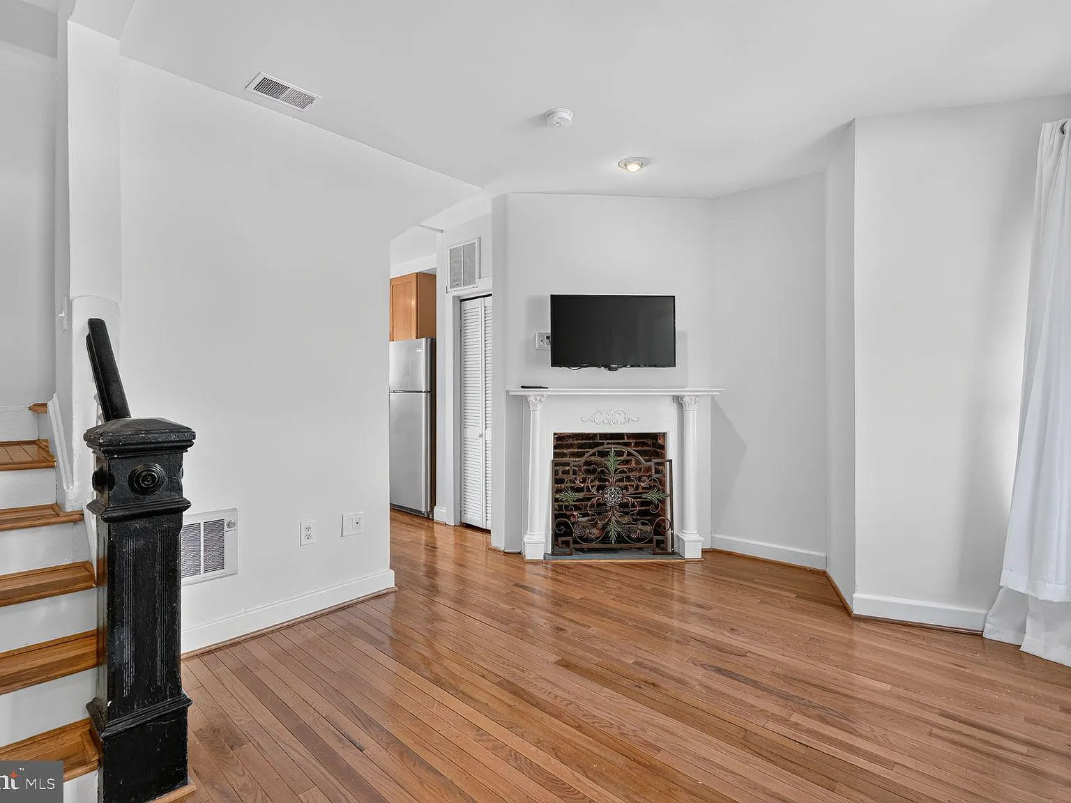 3 bed, 1656 sqft, $4,995 — Photo 3