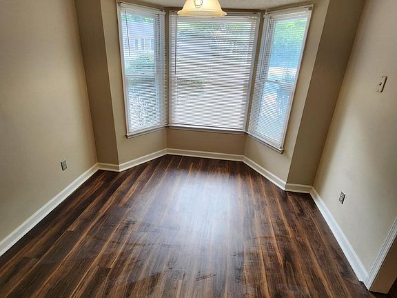 3rd image of 1220 Oakplace Dr SW APT C
