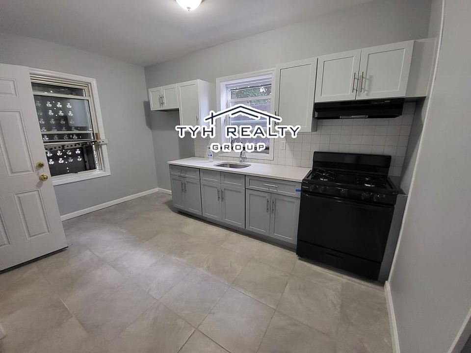 1st image of 259 S 11th St APT 1
