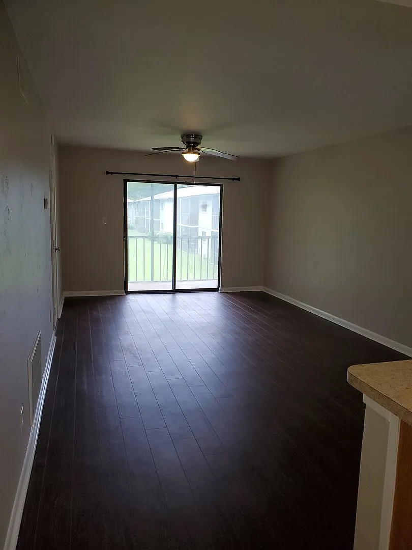 2 bed/2bath Condo on White Bluff close to Coffee Bluff and Truman PKWY! — Photo 4