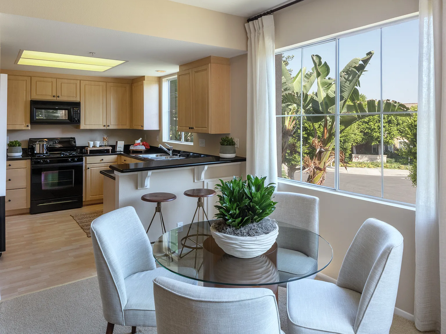 Santa Clara Apartment Homes — Photo 2