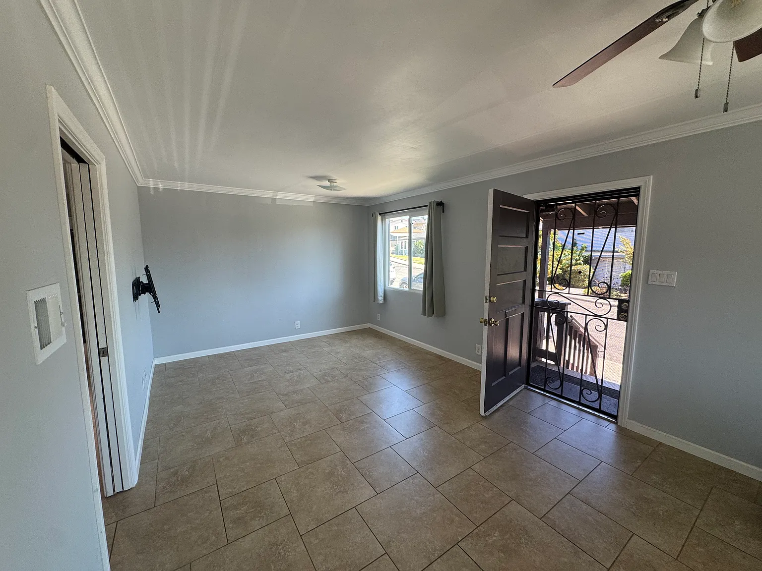 2 bed, 1000 sqft, $3,400 — Photo 3