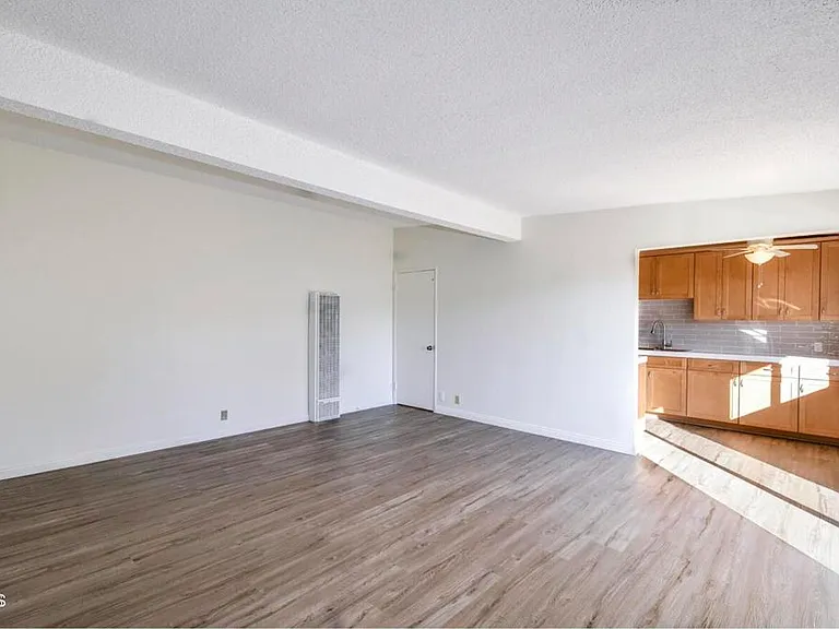 2707 Montrose Ave #10 — Photo 6