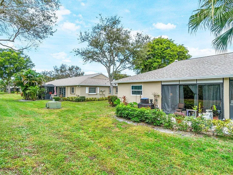 18855 Candlewick Dr — Photo 24