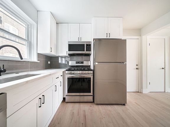 3rd image of 5201 W Wellington Ave #1W