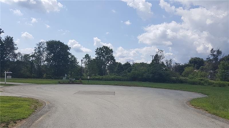 2nd image of 801 Wimbledon Dr