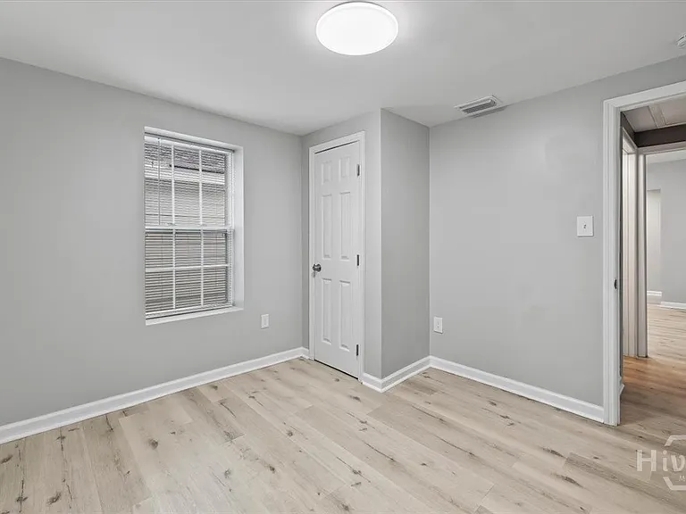 705 W 47th St — Photo 19