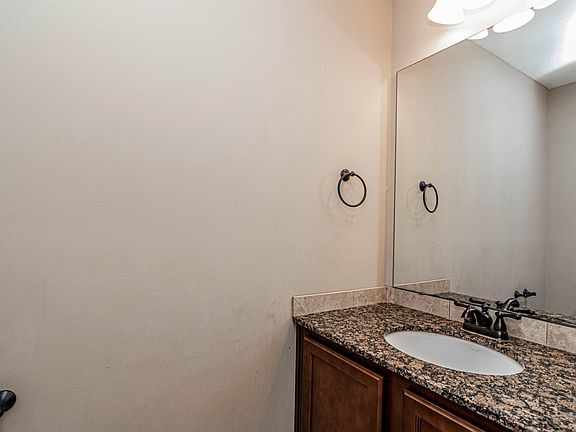 5th image of 2604 Valentine Ln