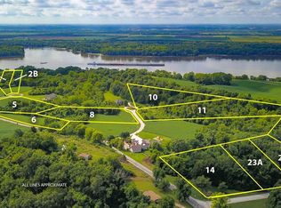 2 Eagle Crest Ln #A, Golden Eagle, IL 62036