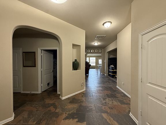 3rd image of 805 Gallantry Ln