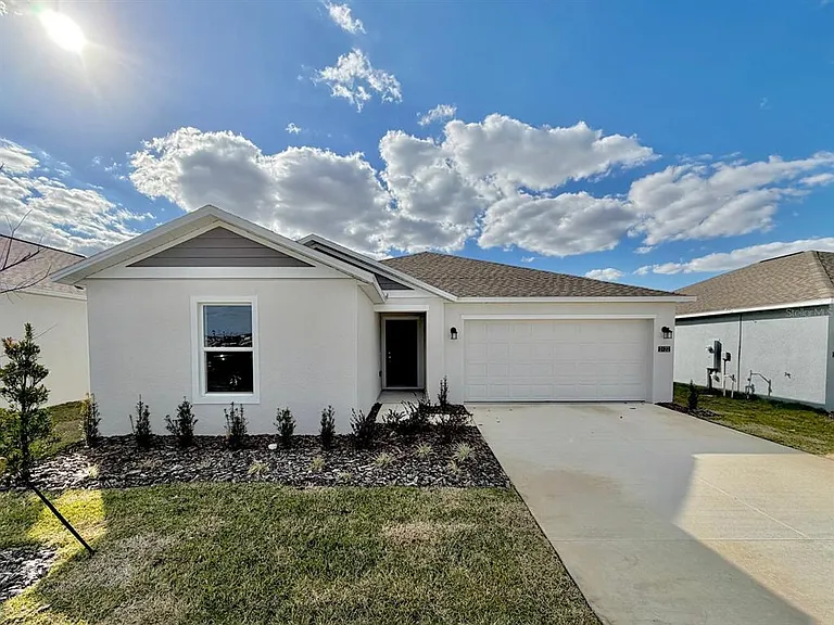 2122 Chris Dr — Photo 2