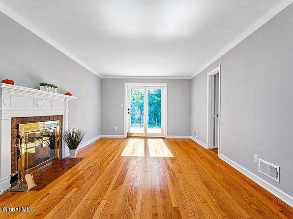 5th image of 135 Winthrop Avenue