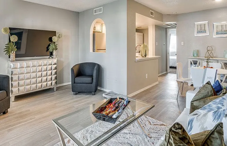Mateo Apartment Homes — Photo 2