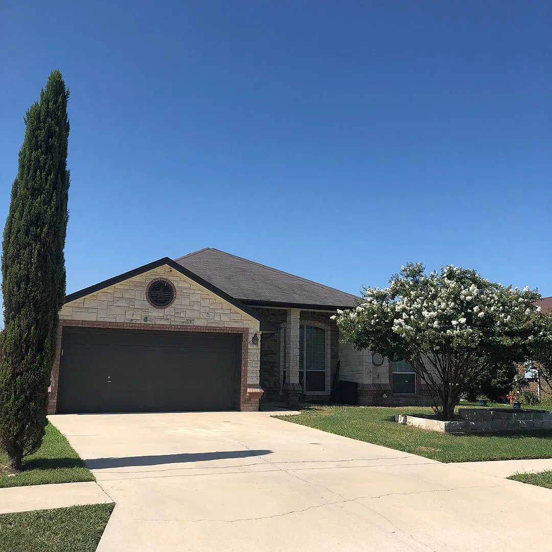 Beautiful Home in Great Location — Photo 1