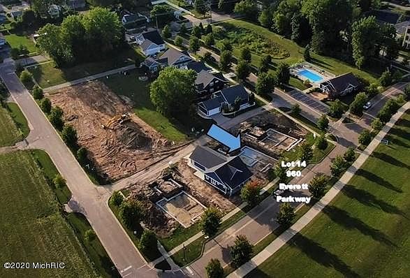 2nd image of 960 Everett Pkwy #14