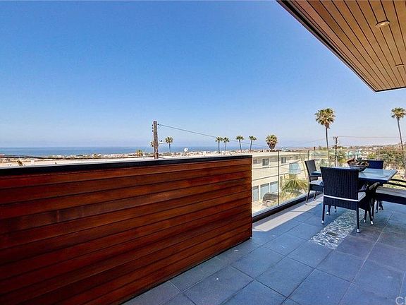 Living room floor deck