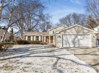1124 Greenridge Rd, Buffalo Grove, IL 60089