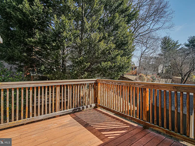 510 Retford Dr — Photo 12