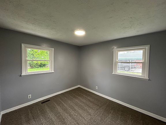 5th image of 1631 S Walnut Ln