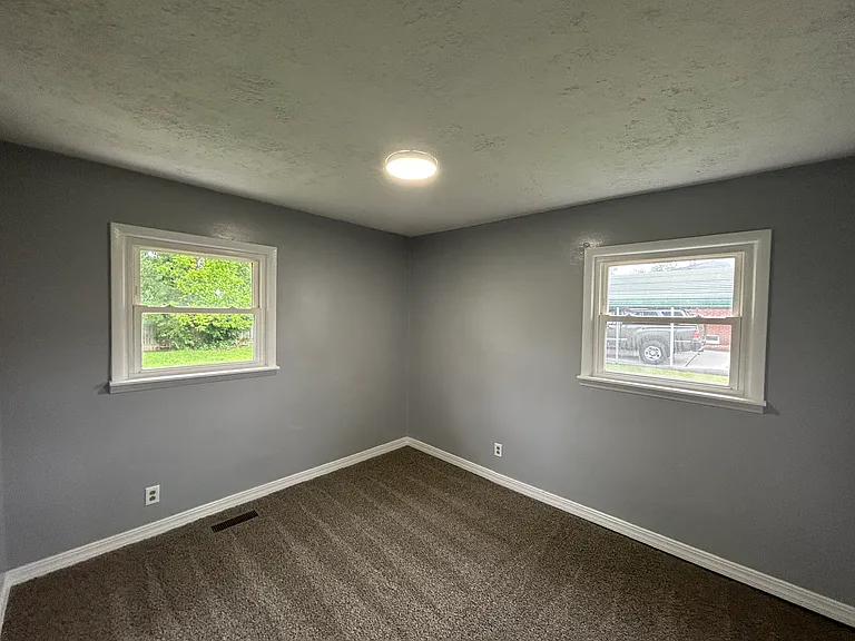 1631 S Walnut Ln — Photo 5