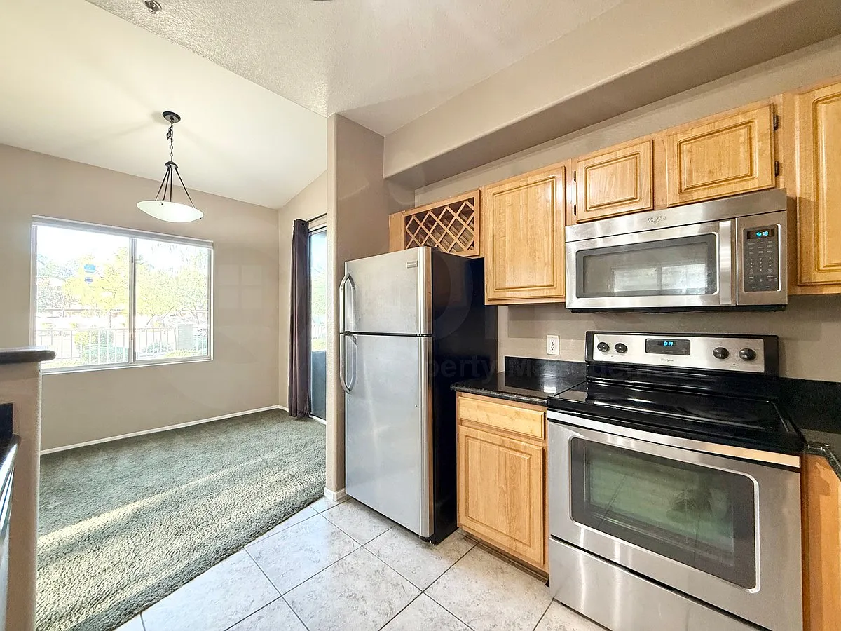 3 bed, 2.0 bath, 1215 sqft, $1,795 — Photo 4