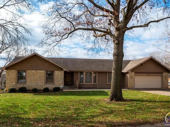 2235 SW Arvonia Pl, Topeka, KS 66614