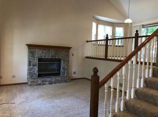 1120 NE Country Ln, Lees Summit, MO 64086