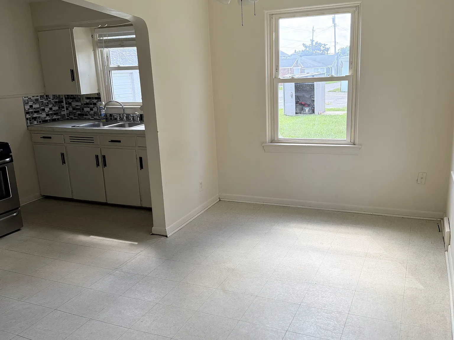 2 bed, 1056 sqft, $1,100 — Photo 3