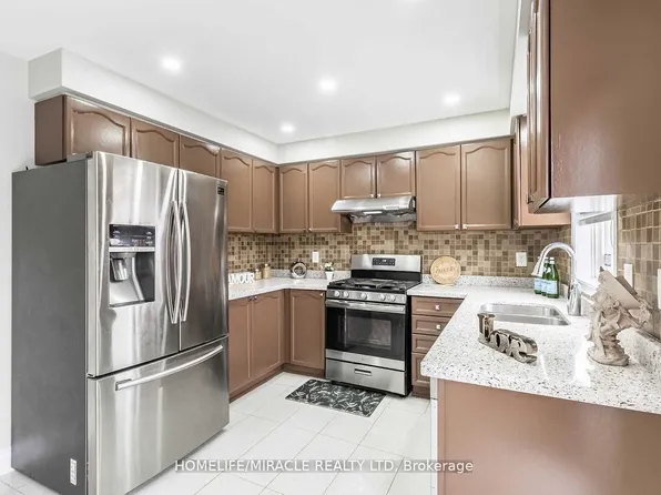 17 Roadmaster Ln, Brampton, ON L7A 3A9