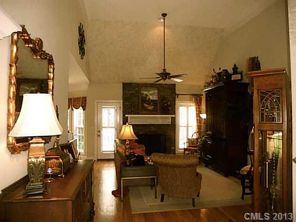2nd image of 117 Cricket Hollow Dr