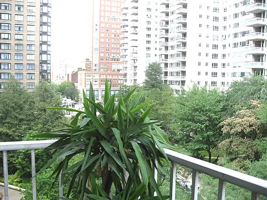 Rented by Sotheby's International Realty | media 6