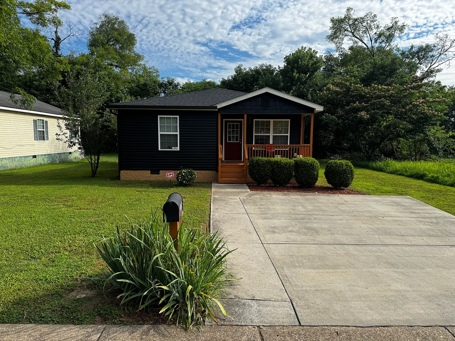 3 bed, 1277 sqft, $2,000 — Photo 2