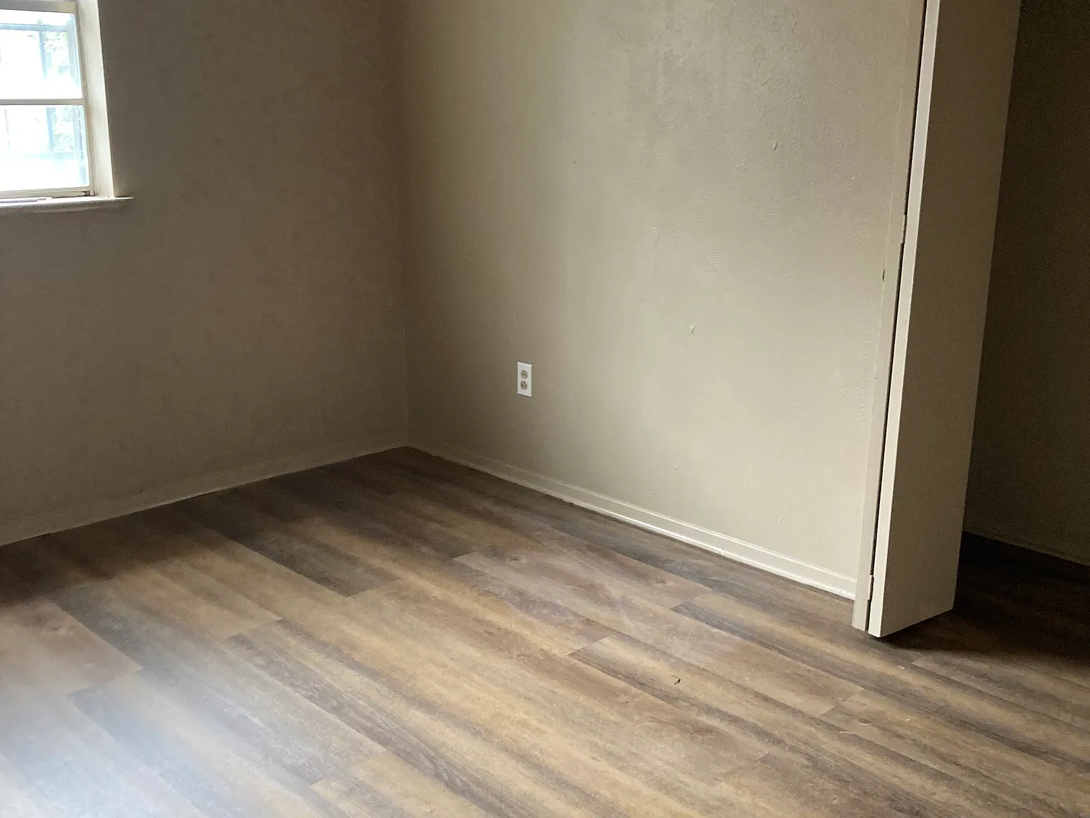 5657 Comer Dr — Photo 2