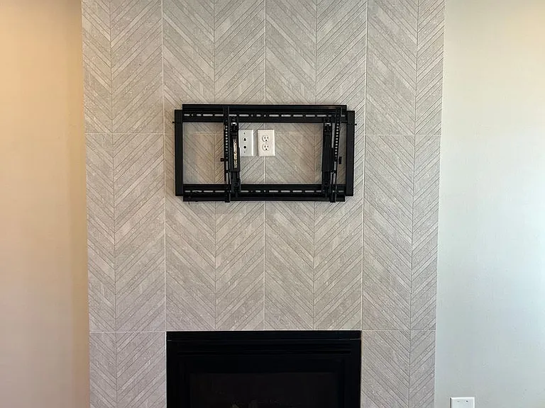 752 NW Ogden Ave — Photo 3