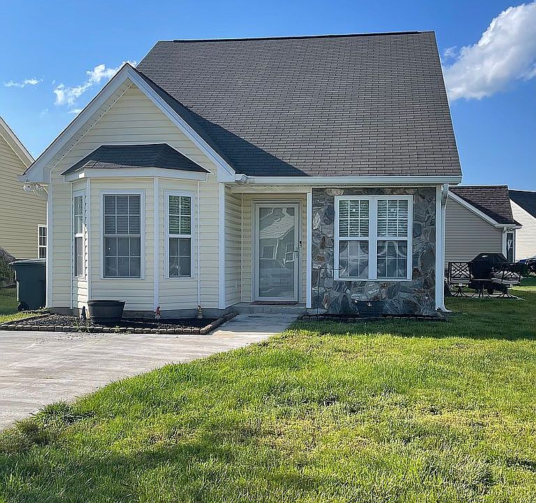 1st image of 207 Portsmouth Dr