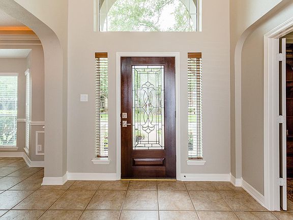 5th image of 9806 Sabine Cir
