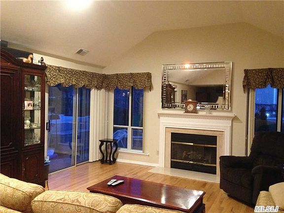 4th image of 352 Seabreeze Ct