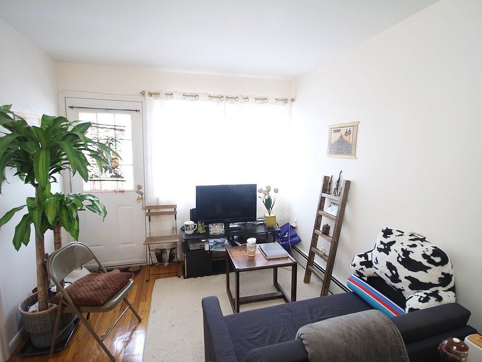 1st image of 982 Rogers Pl #3