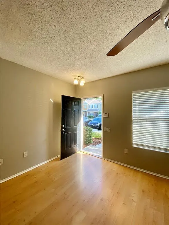 2 bed, 2.5 bath, 1152 sqft, $2,095 — Photo 3