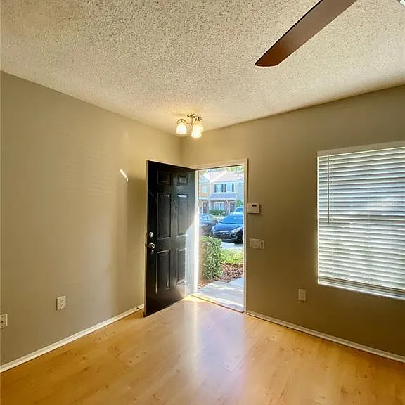 12415 Berkeley Square Dr — Photo 4
