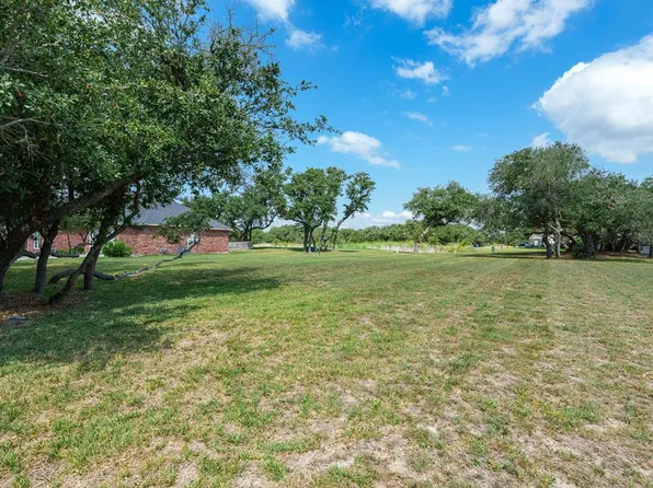 315 Champions Dr, Rockport, TX 78382