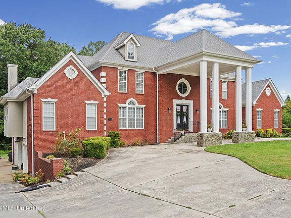 3rd image of 3903 Misty Oaks Ln