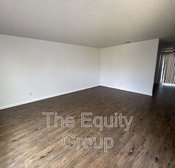 907 S Demaree St — Photo 2