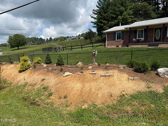 5th image of 2820 Highway 67 W