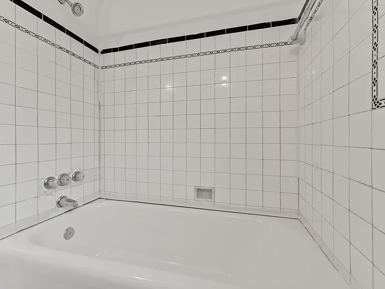 17614 Roselawn St #A & B — Photo 21