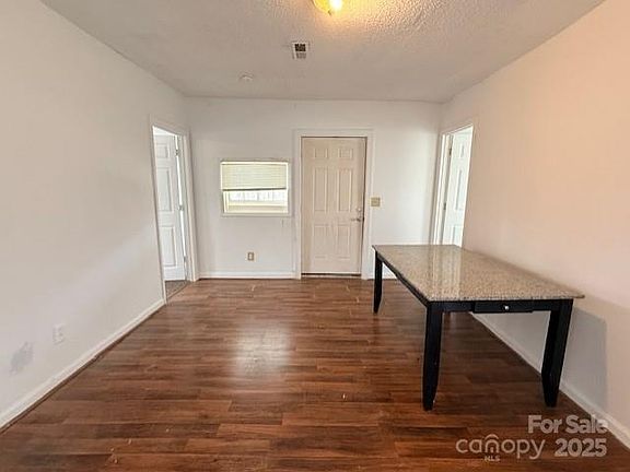 4th image of 104 Price St