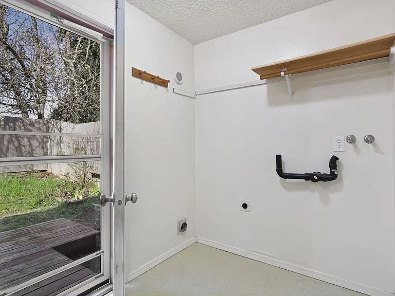 2210 26th Ave NE #5 — Photo 17