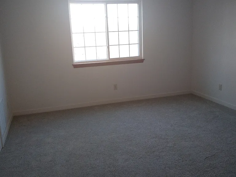 2752 Hidden Dr — Photo 9